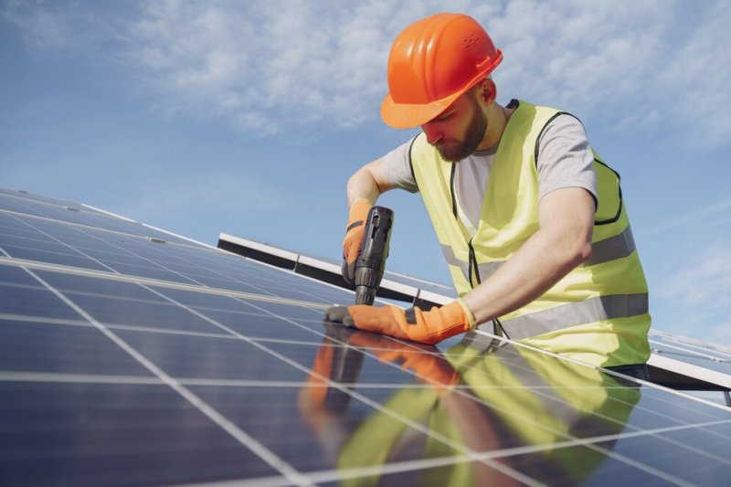 Güneş Enerjili Şarj Alanı – Endüstriyel Tesis Kurulumu